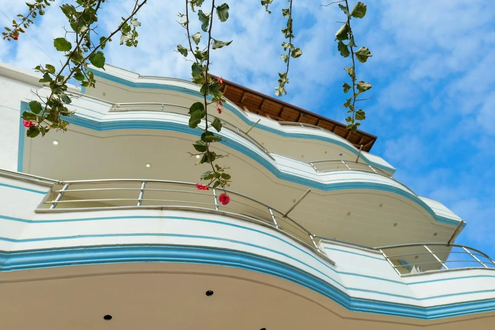 Sunborn Apartments Ksamil